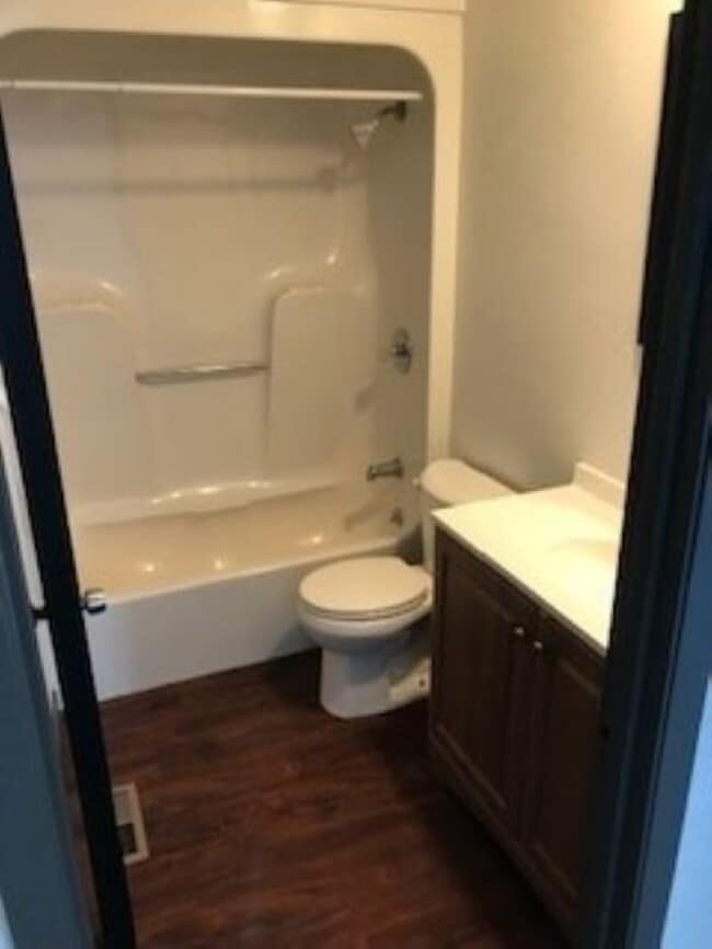 Building Photo - 2603 Eastview Dr