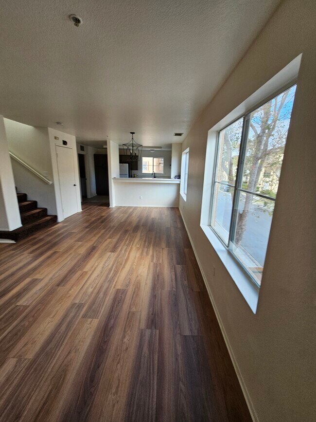 Building Photo - 1050 Harbor Heights Dr