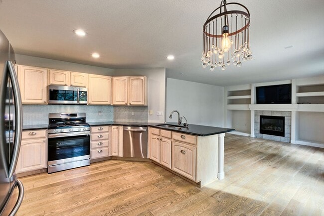 Building Photo - Absolutely Stunning 4 Bedroom Home in Mariana Butte