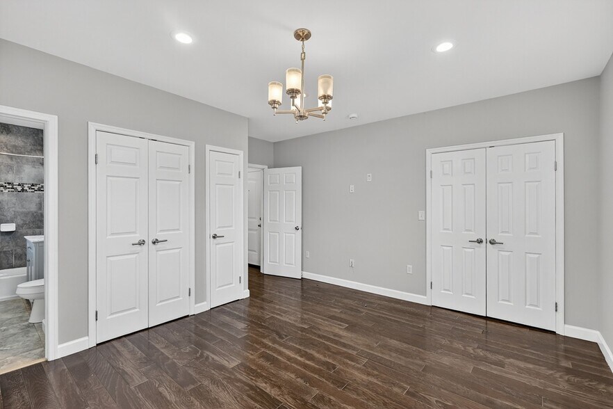 Building Photo - 5619 1st Pl NW