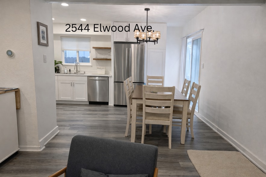 Building Photo - 2544 Elwood Ave