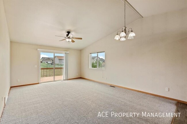 Building Photo - 251 Grandeur Ln