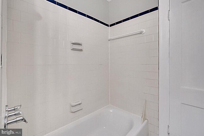 Building Photo - 727 Otis Pl NW