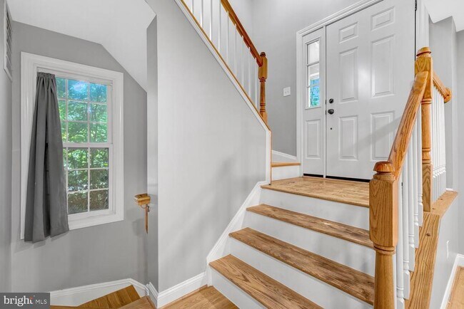 Building Photo - 2540 S Walter Reed Dr