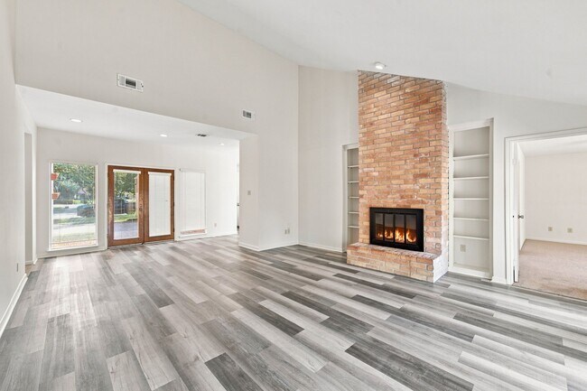 Building Photo - 14815 Inverrary Dr