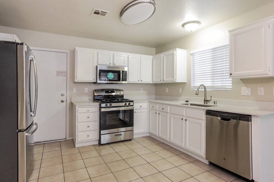Building Photo - 477 Wright Way