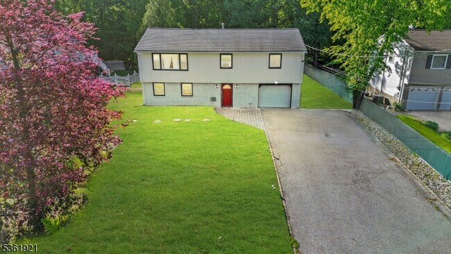 Primary Photo - 8 Glencross Rd