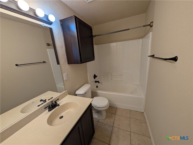 Building Photo - 669 Creekside Cir