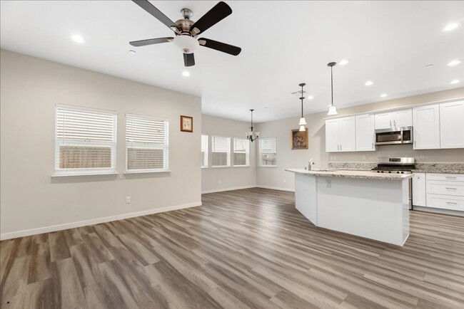 Building Photo - 6200 Fowler Ave