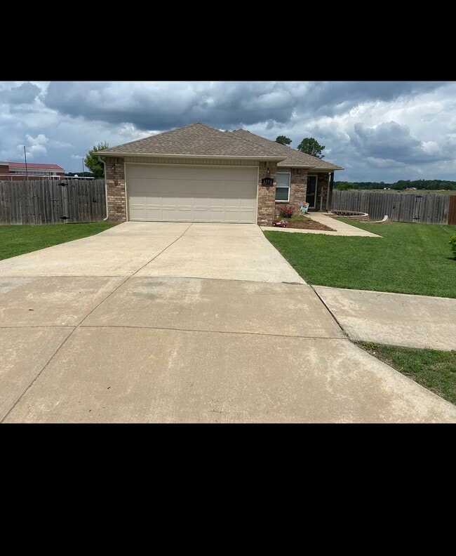 Primary Photo - 2827 Carondolet St