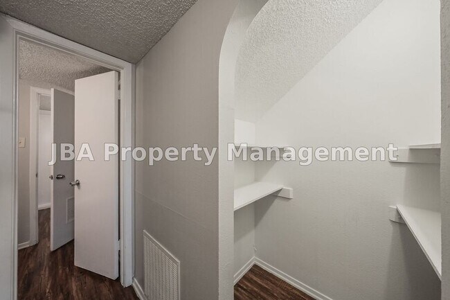 Building Photo - 1770 Farleigh Ct