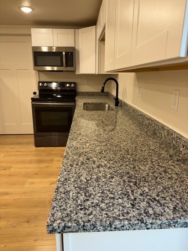 Building Photo - 3082 Lone Pine St