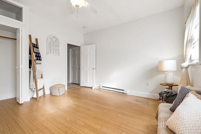 Building Photo - 377 Dorchester St