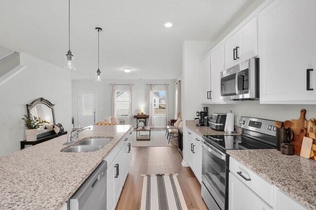 Building Photo - Bright & Welcoming 5-Bedroom Home in Richmond Hill, GA