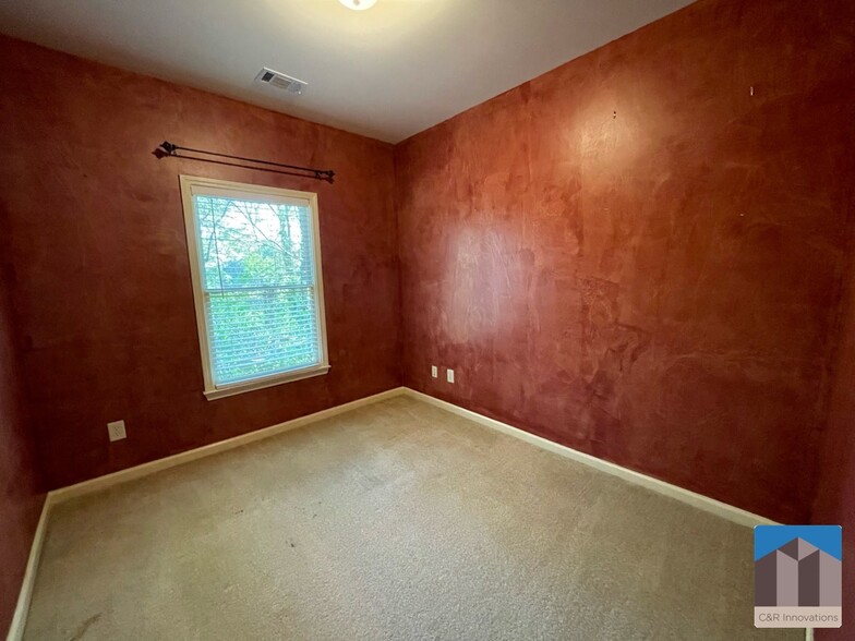 Building Photo - 1377 Greencrest Ct