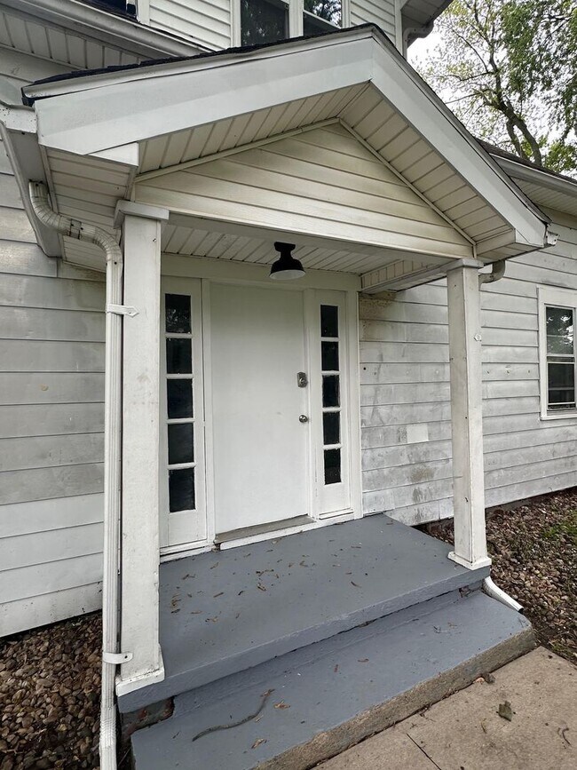 Building Photo - 1st Floor - 3 Bed 1 Bath