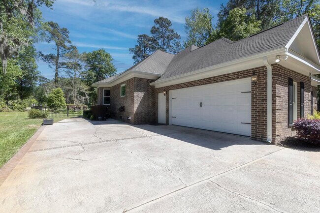 Building Photo - 133 Old Augusta Dr