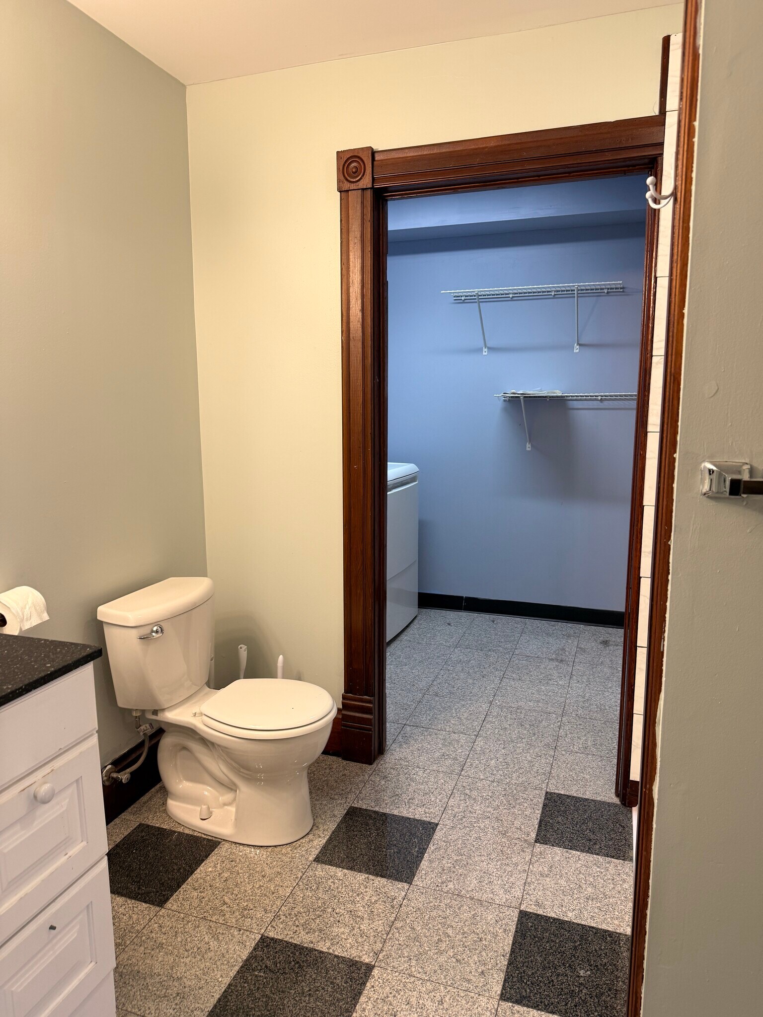 Building Photo - 215 6th St