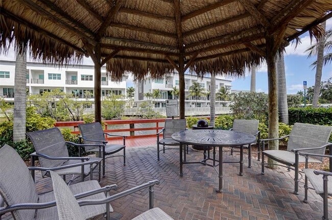 Building Photo - 2633 NE 14th Ave