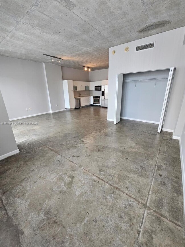 Building Photo - 133 NE 2nd Ave