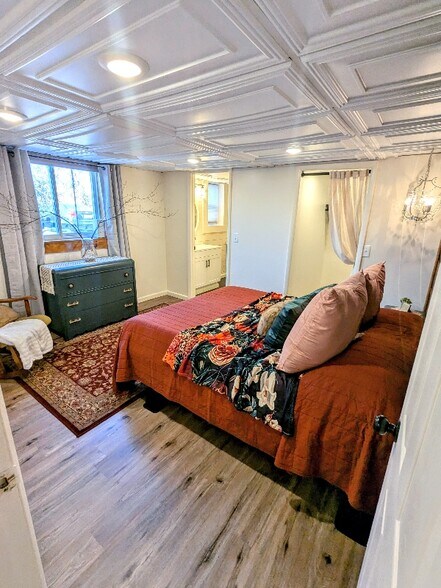 Building Photo - 564 Walton Ave