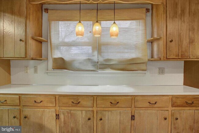 Building Photo - 230 W 2nd St