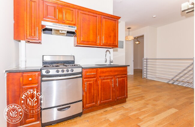 Building Photo - 1375 Greene Ave