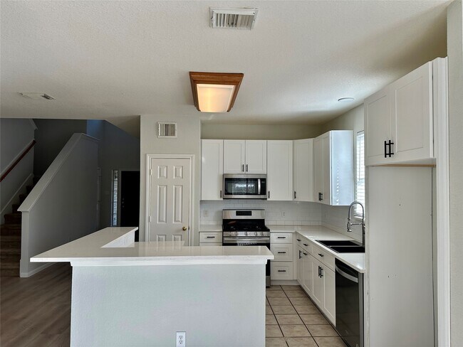 Building Photo - 14611 Thornbluff Ct