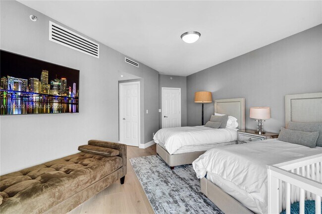 Building Photo - 1643 Brickell Ave