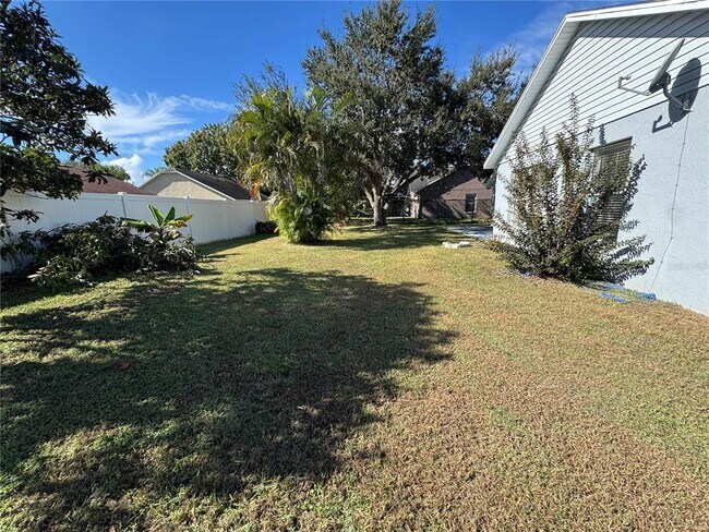 Building Photo - 14940 Day Lily Ct