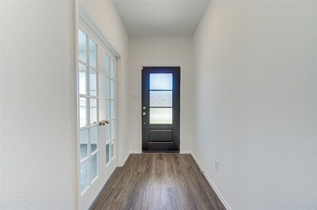 Building Photo - 5023 Lavaridge Dr
