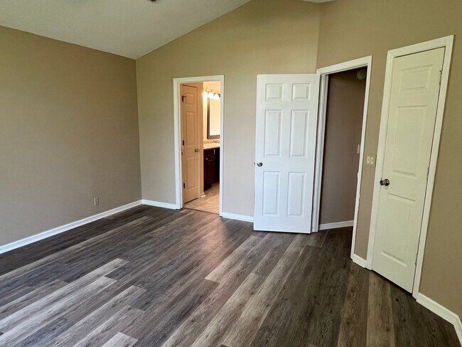 Building Photo - 25% off of 2nd month's rent with a 24 month Lease Agreement.
