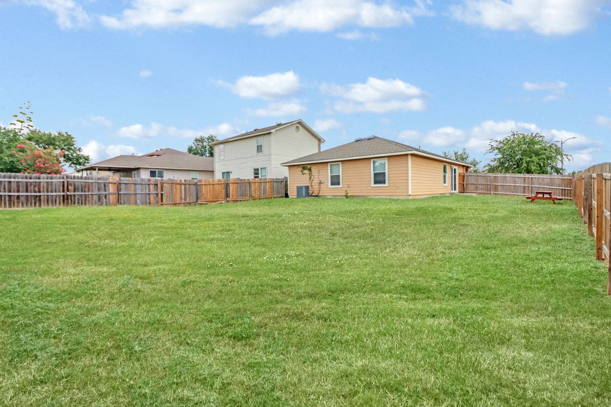 Building Photo - 11247 Dublin Trace
