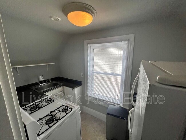 Building Photo - 610 Redgate Ave