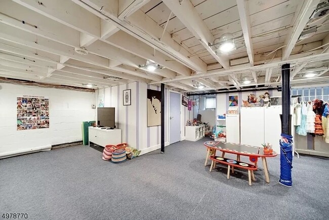 Building Photo - 53 Meadowbrook Rd