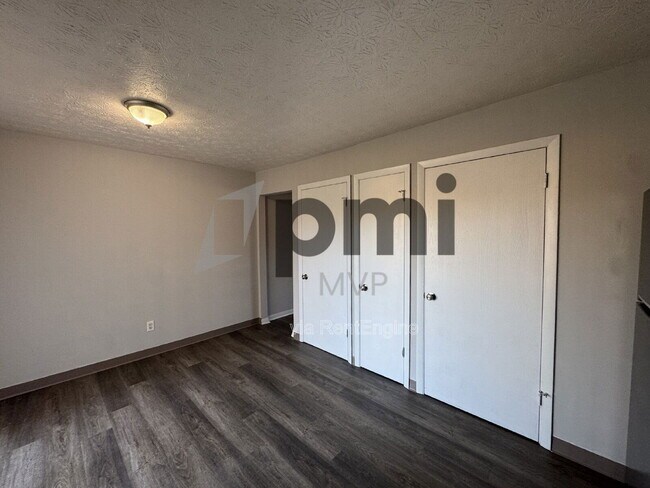 Building Photo - 4056 Carlton Ave