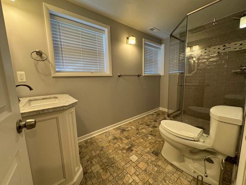 Building Photo - 197 Randall Dr