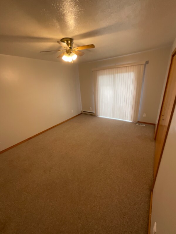 Building Photo - 416 E Hillside Dr