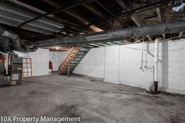 Building Photo - 1656 E Sycamore St