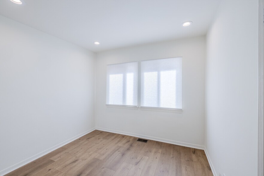 Building Photo - 436 Rosecrans Ave