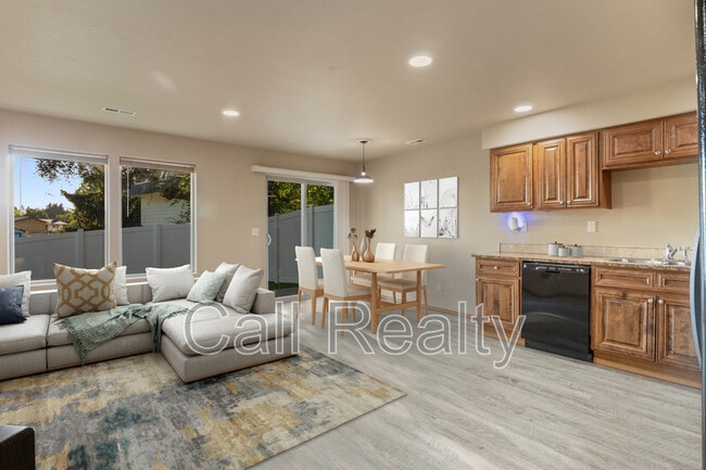 Building Photo - 2714 N Fox Ln