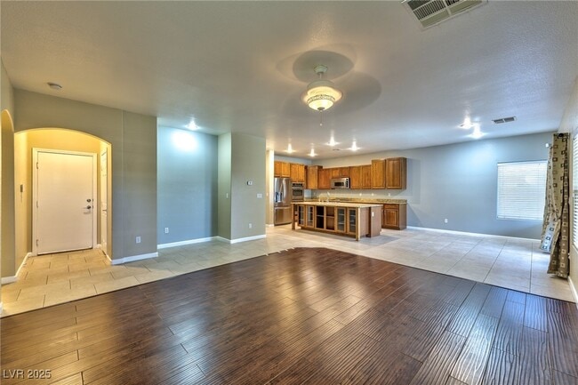 Building Photo - 10737 Hunter Mountain Ave