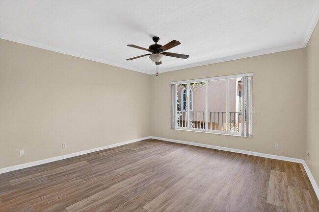 Building Photo - 596 SE 20th Ave