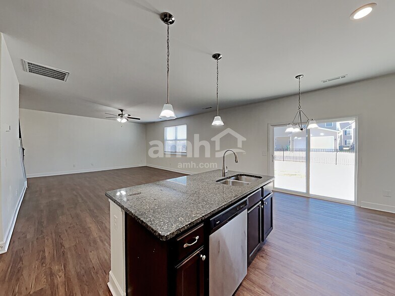 Building Photo - 5266 Lake Maxwell Dr