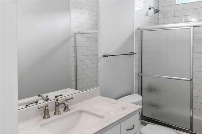 Building Photo - 905 Wayne St