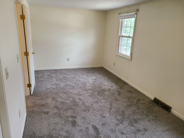 Building Photo - 48 Lochmere Ln