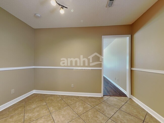 Building Photo - 2524 Cinema Dr