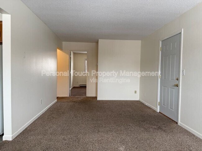 Building Photo - 912-18 1/2 18 1/2 St S