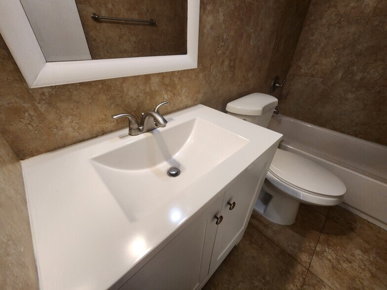 Building Photo - 1878 NE 46th St