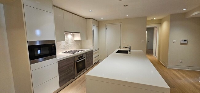 Building Photo - Luxurious 2 Bed 2 Bath Garden Level Condo In Desired Old City II - Dupont Circle